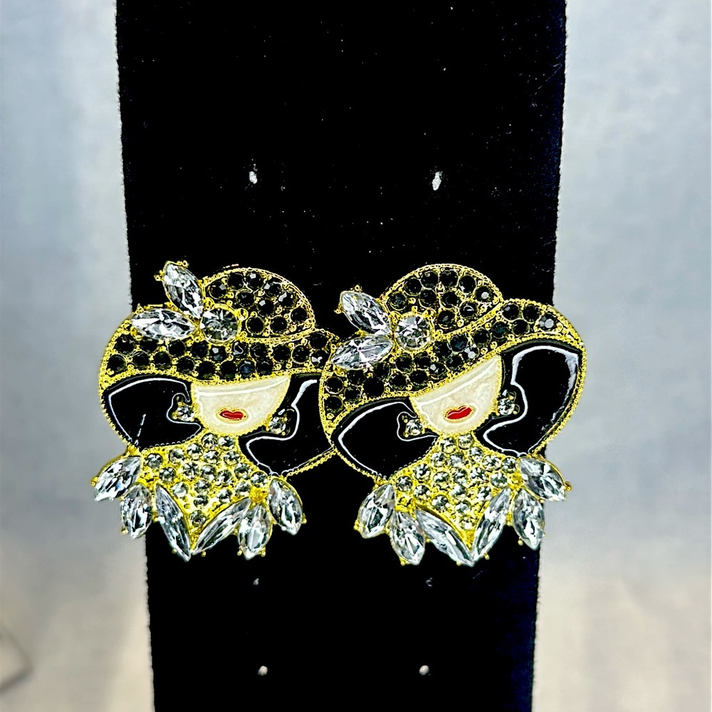 Novelty gold tone elegant earrings